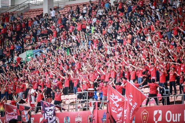 利兹联的经典逆袭：3-2终结阿森纳不败神话